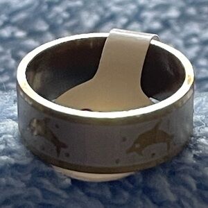 Gold dolphin patterned ring size 5-6 (17mm)